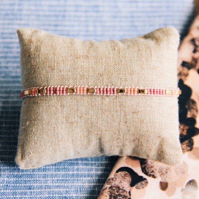 Armband geweven - zalm-roze en goud