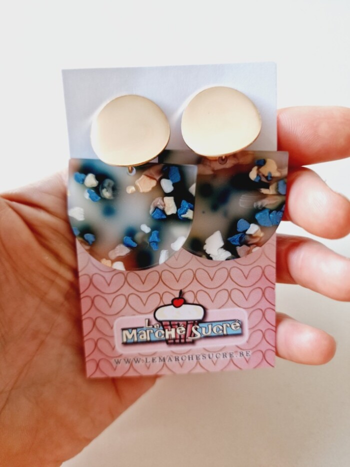 Oorbellen 714- blauwe emaille oorsteker met volle u-vorm hars blauwtinten