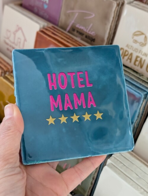 Tegel - Hotel mama - Donkerblauw met fel roze