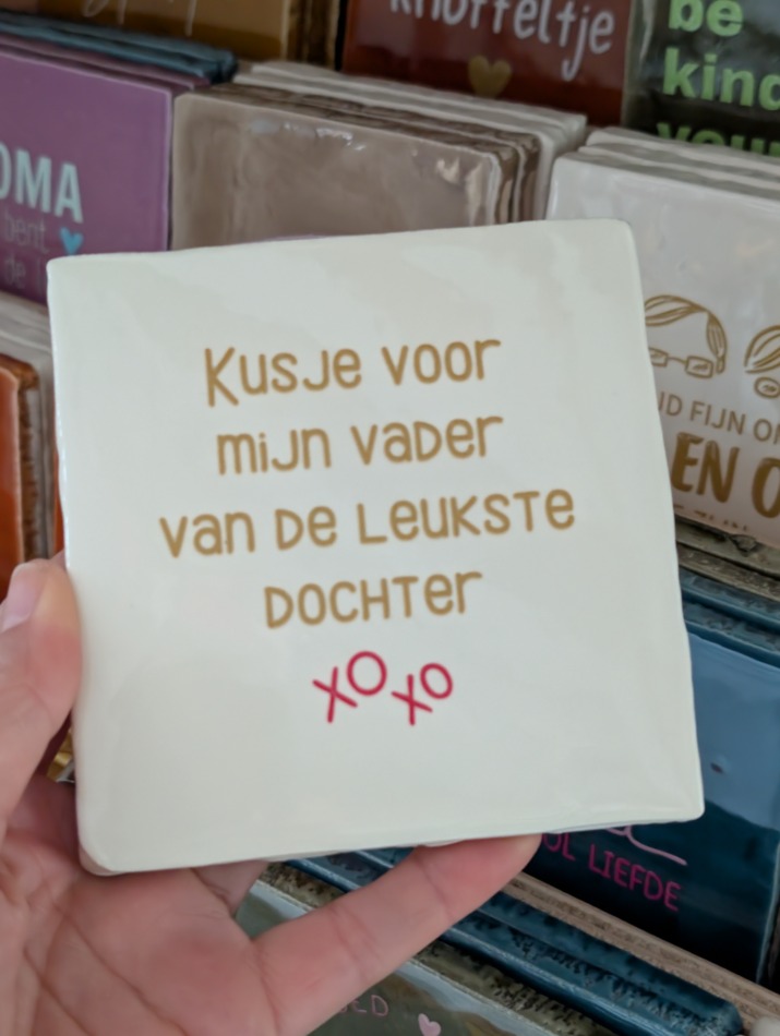 Tegel - Kusje voor mijn vader van de leukste dochter - Creme met goud en rood