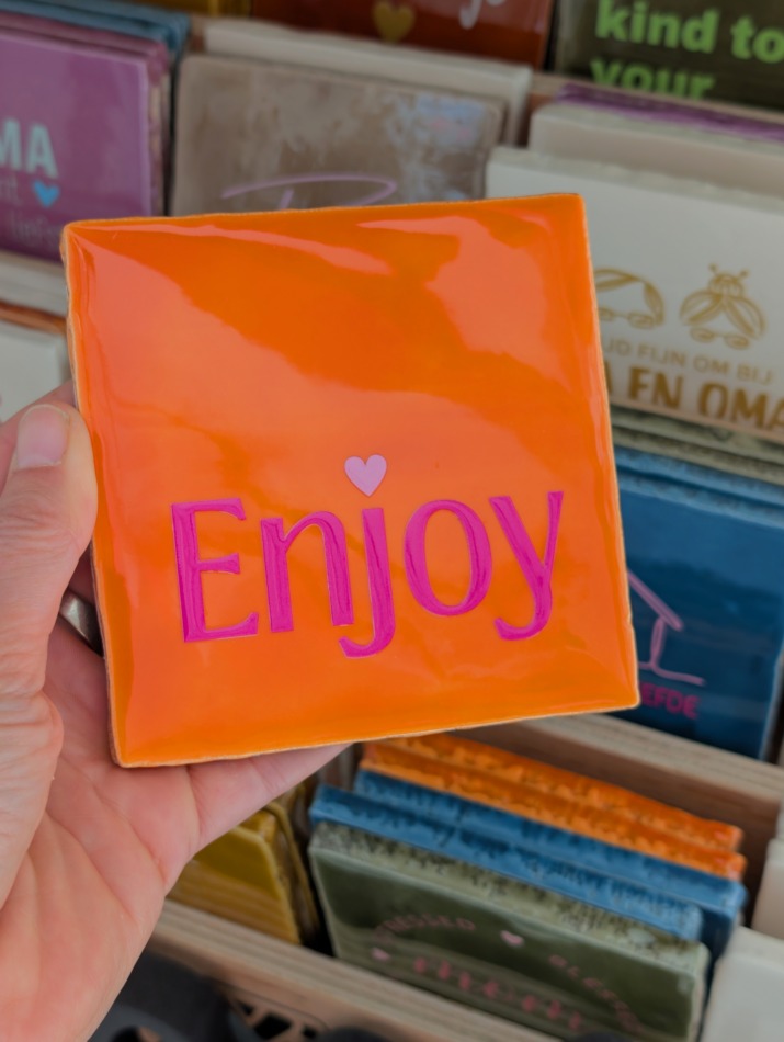 Tegel - Enjoy - Oranje met fuchsia