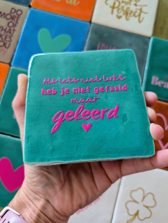 Tegel - Als iets niet lukt heb je niet gefaald maar geleerd - Groen met roze