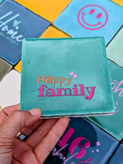 Tegel - Happy family - Turquoise met roze en oranje