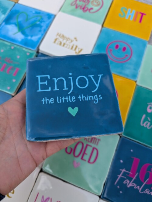 Tegel - Enjoy the little things - Teal met warm blauw