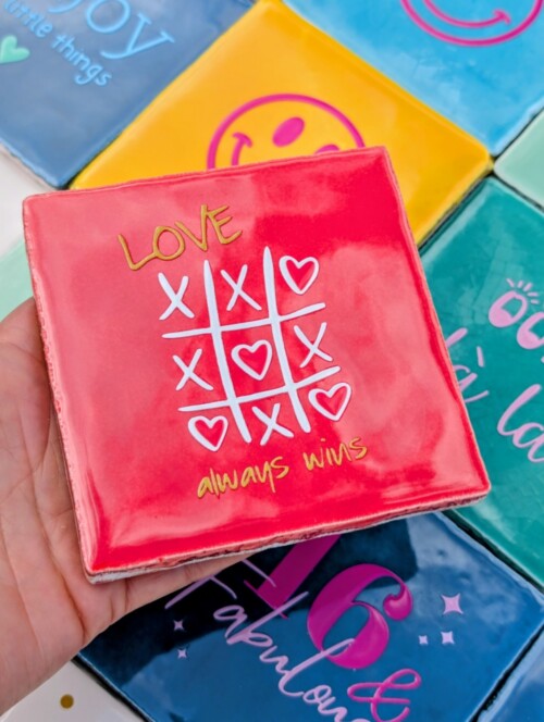 Tegel - Love always wins - Rood met crème