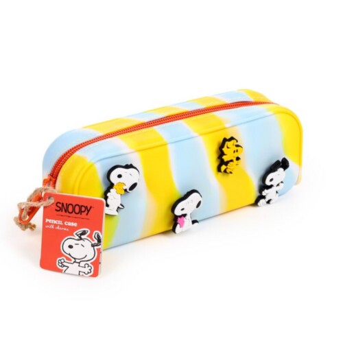 Siliconen pennenzak met Snoopy pins 2